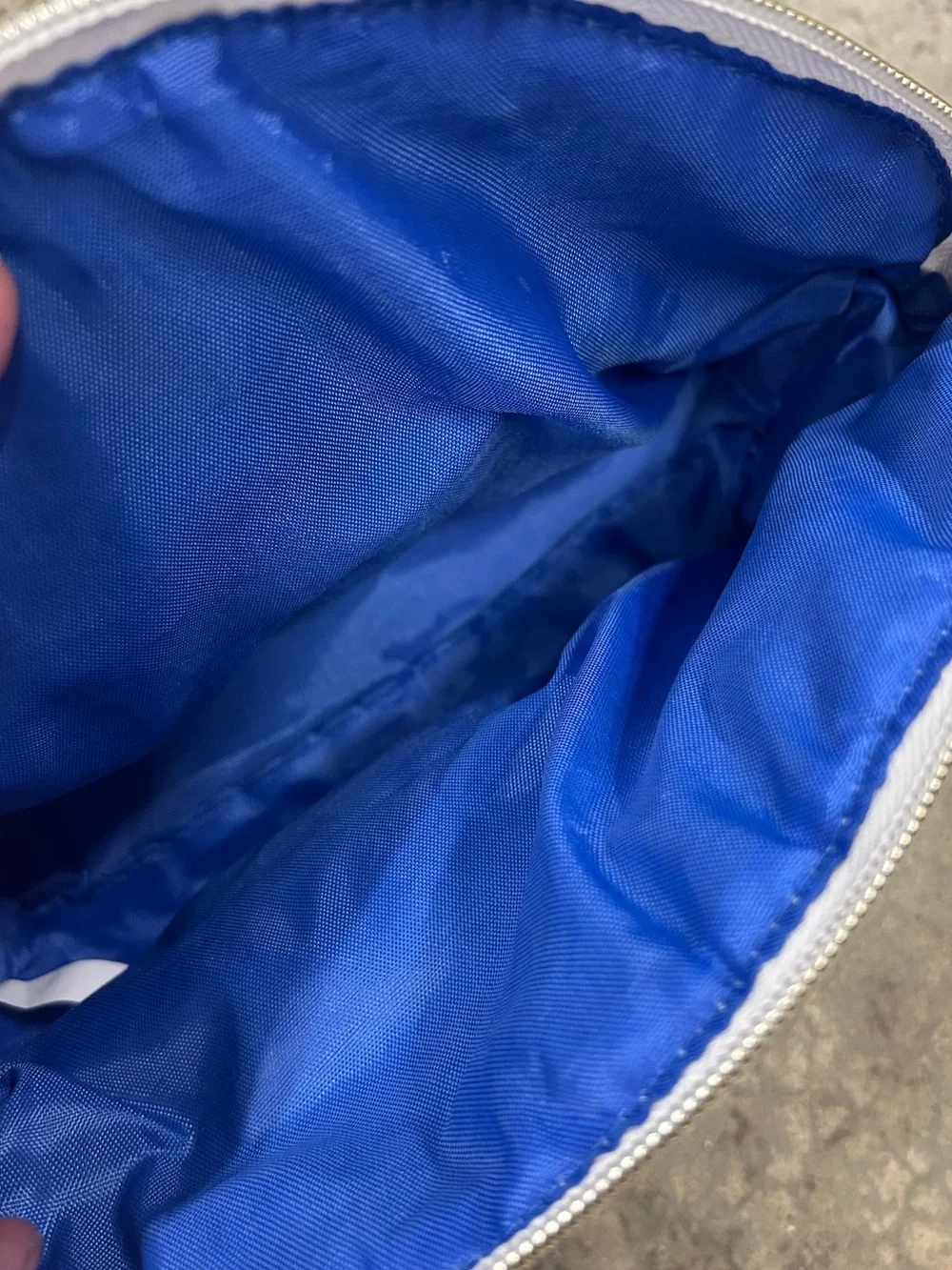 Beauty and the Bogg Cosmetic Bag Royal Blue and White Preowned
